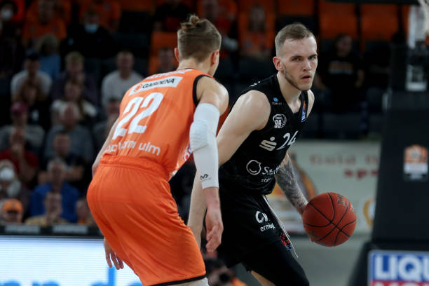 射门而知名 射门而知名